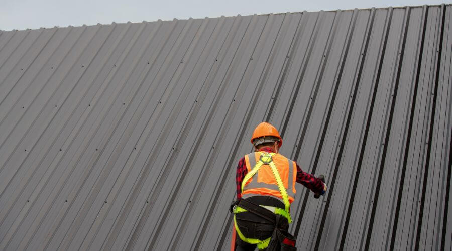 Professional gutter cleaning in Corning, CA